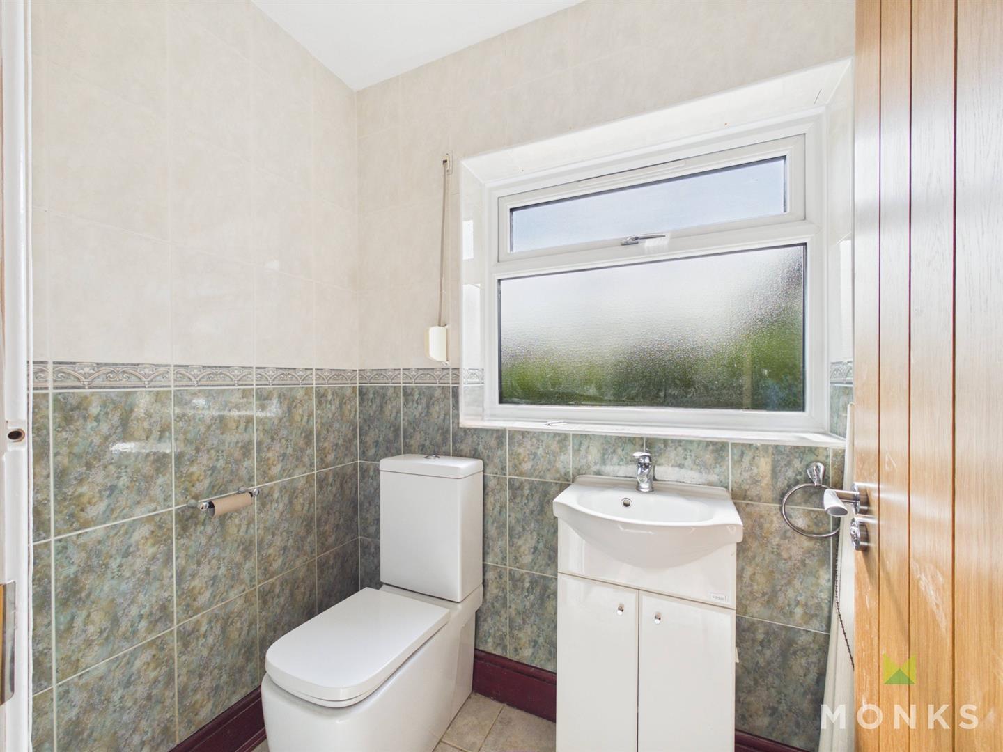 2 Stonehouse Drive, Oswestry, SY11 4HZ For Sale